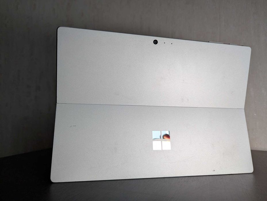 Microsoft Surface Pro 5 8/256gb Intel Core i7-7660u Батарея 96%