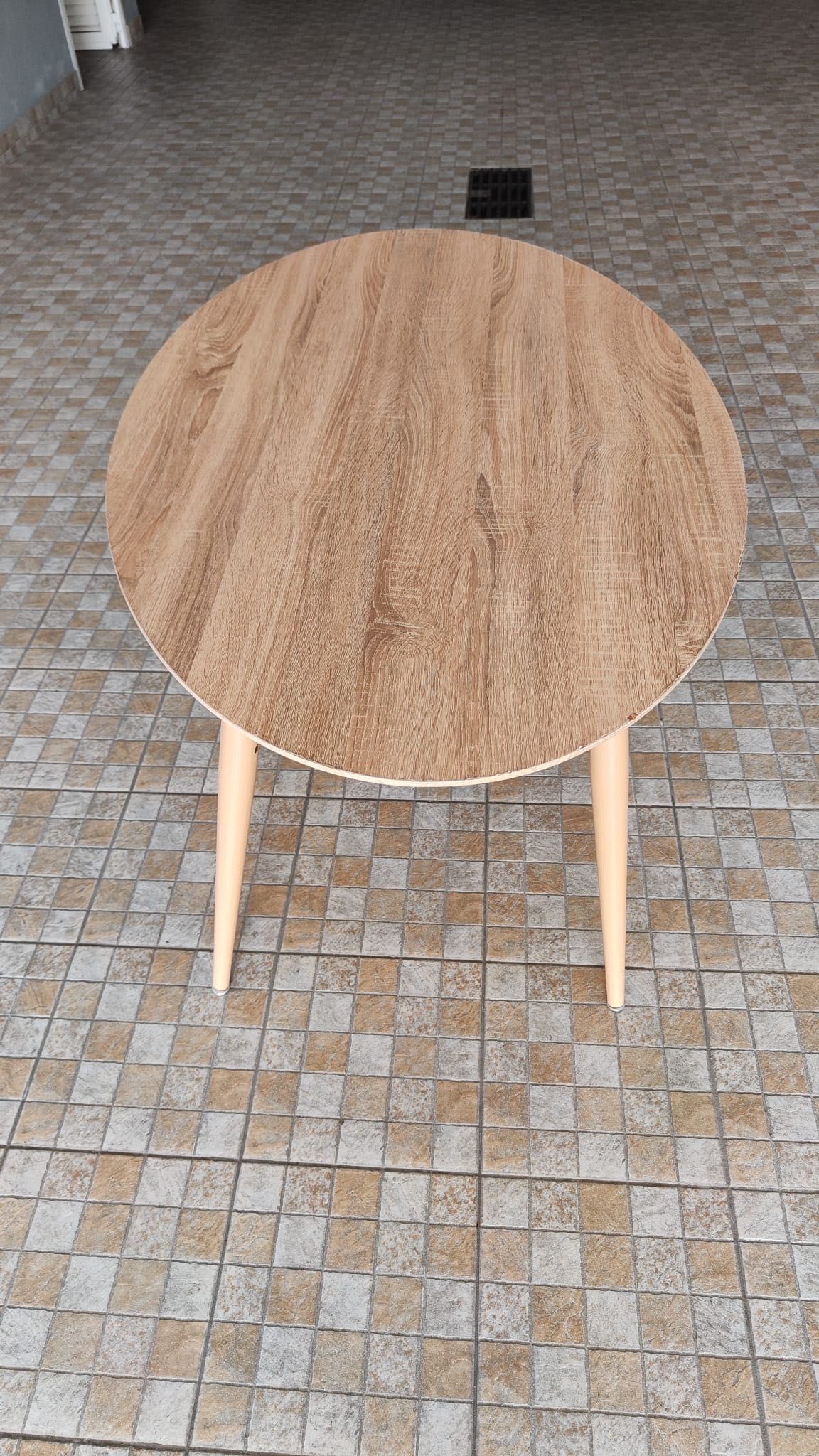Mesa Oval de madeira
