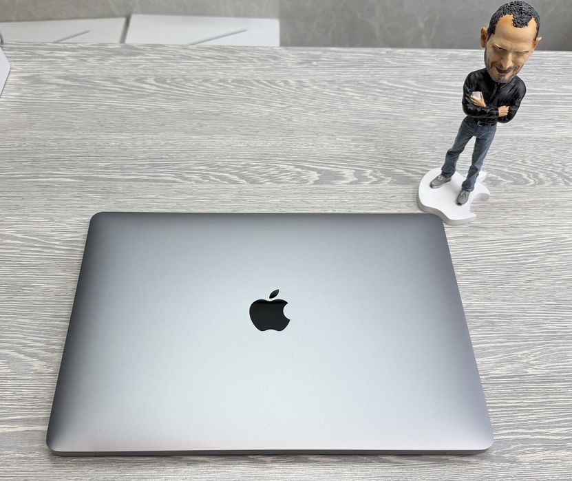 MacBook Air 13  M1 / RAM 8 / SSD 256 GB / Space Grey / 2020