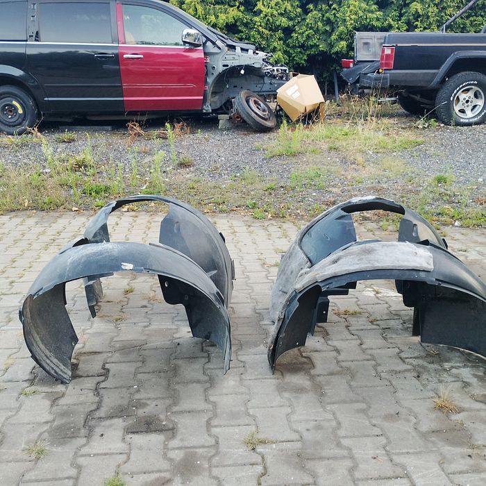 Chrysler Town&Country Lancia Voyager nadkola przód