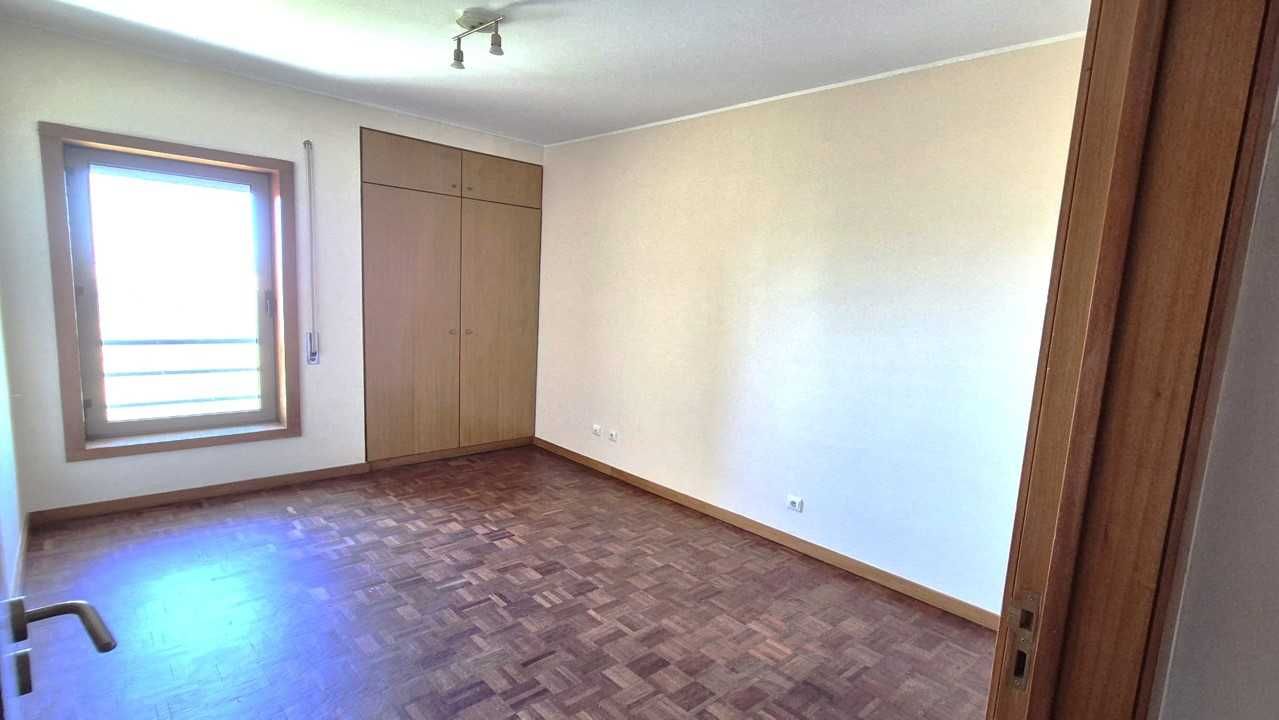 T3 Boas Areas, Varanda e Vistas amplas, no Centro de Gondomar