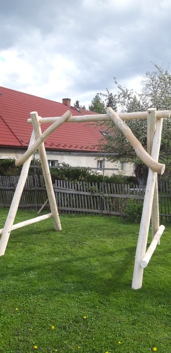 Huśtawka ogrodowa drewniana z bali , bocianie gniazdo