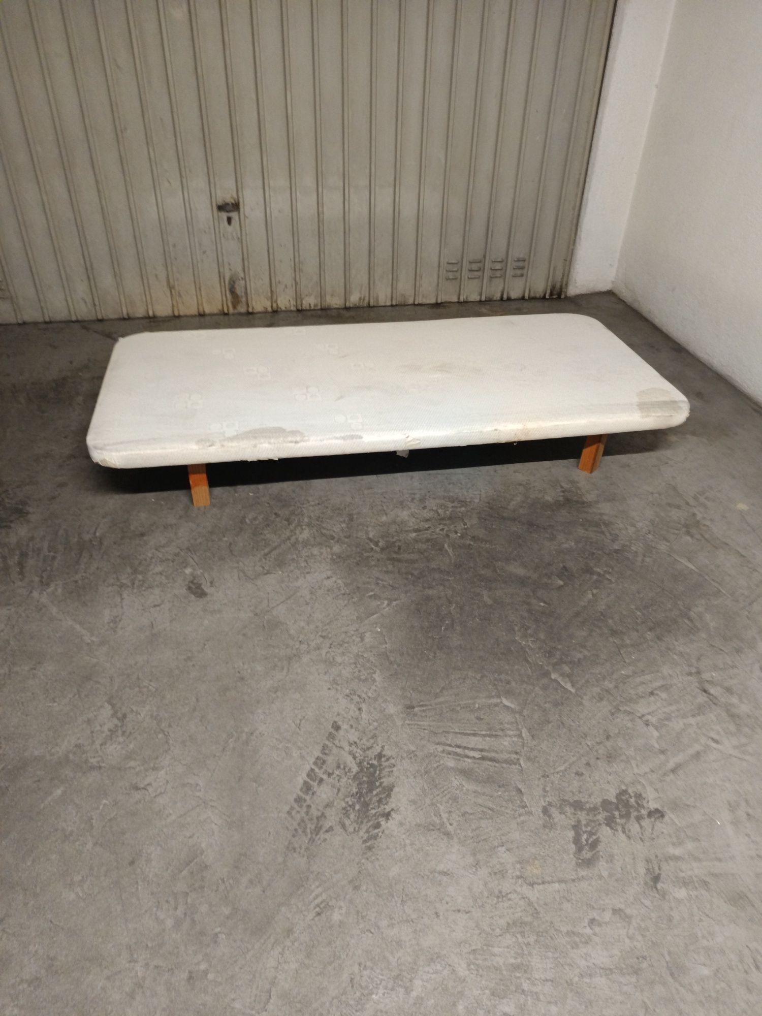 Cama de solteiro completa