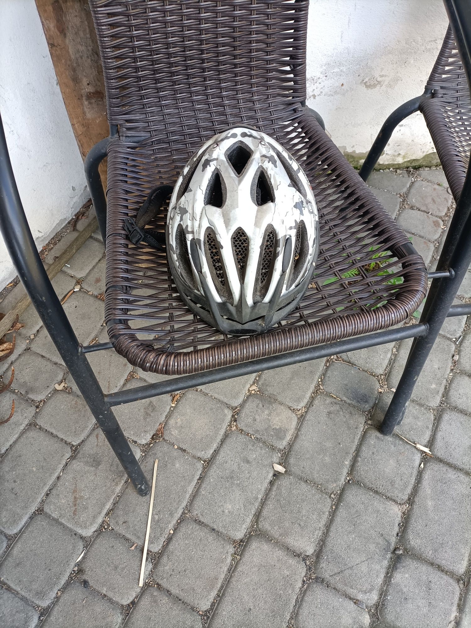 Kask rowerowy,cross , mało używany