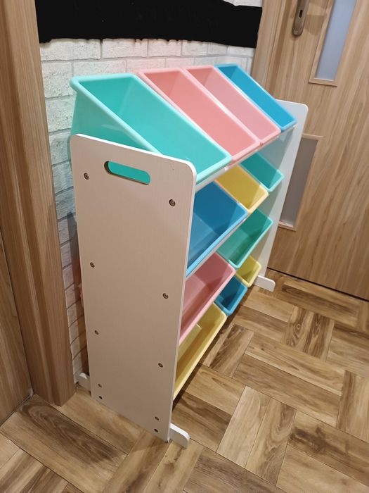 Regał na zabawki z pojemnikami