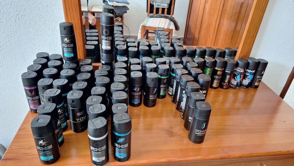 66 frascos de AXE vazios