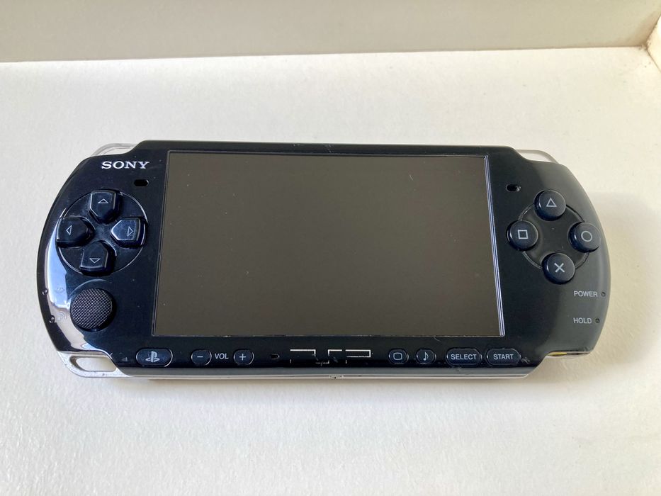 PSP 3004 + 5500 Jogos (Cartão 64GB) + Carregador