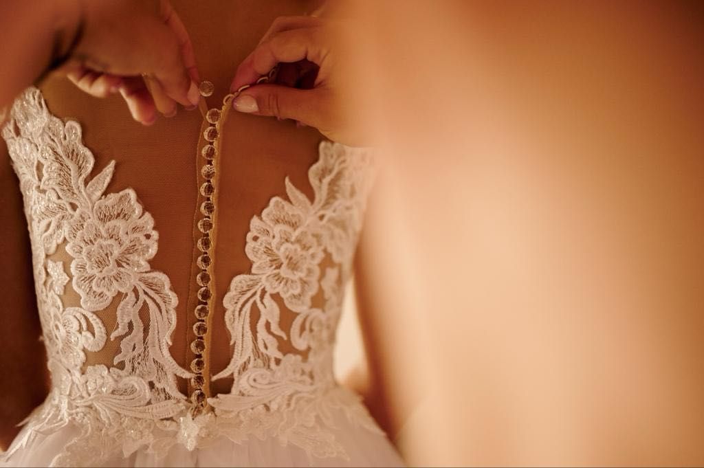 Piękna suknia ślubna z koronki w kształcie litery „A” rozmiar 34/36