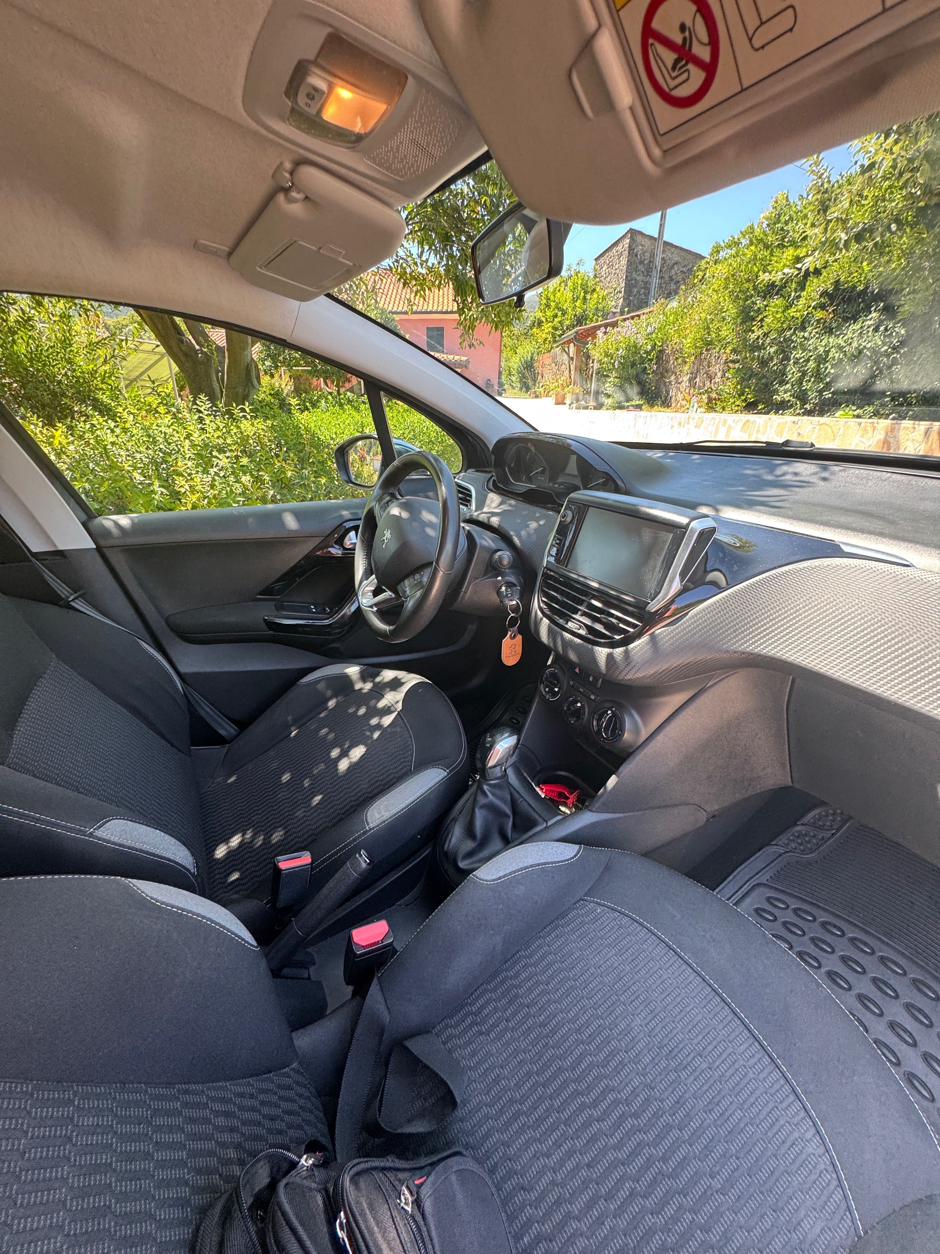 Peugeot 208 puretech style