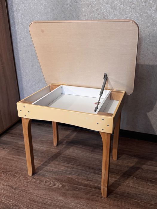 Дитячий столик «Зірочка» з ящиком та стільчиком