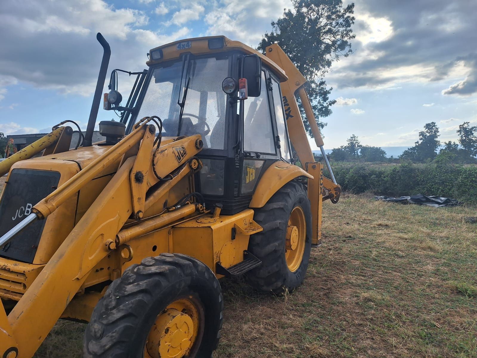 Retrodescavadora jcb3cx co. Redutoras