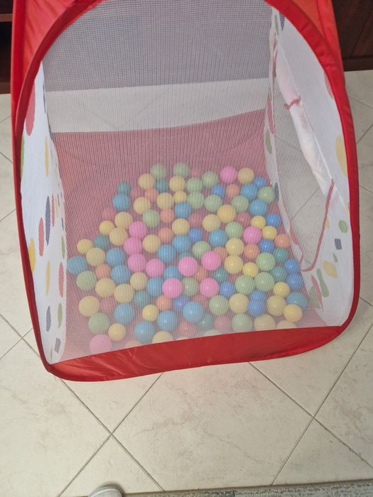 Tenda brincar com bolas