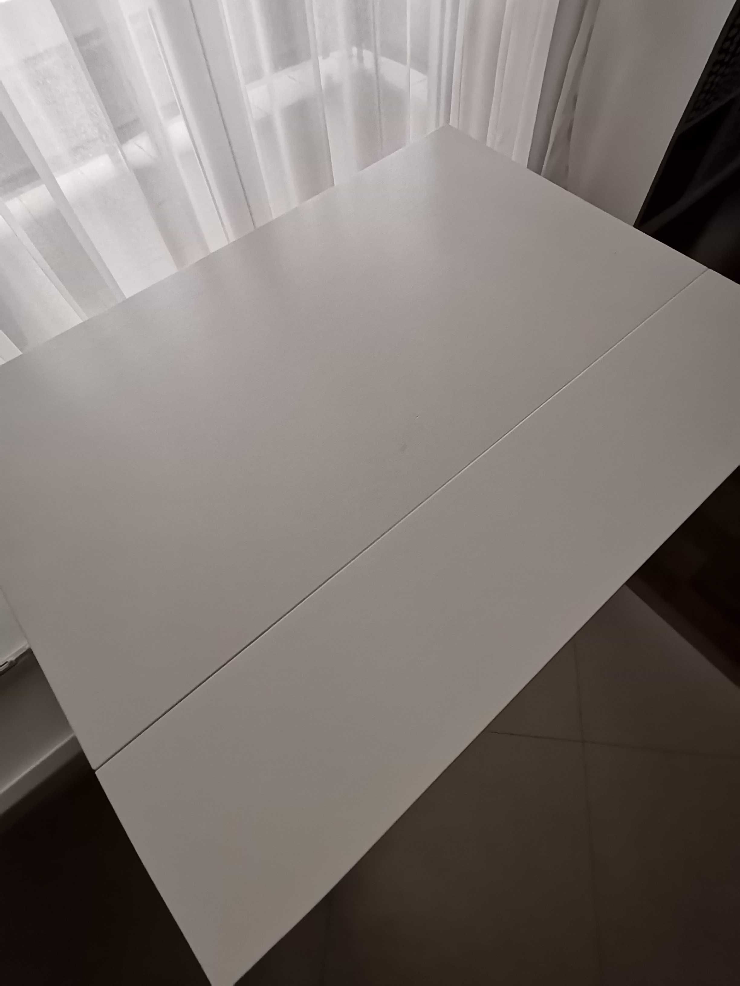 Biały stół rozkładany