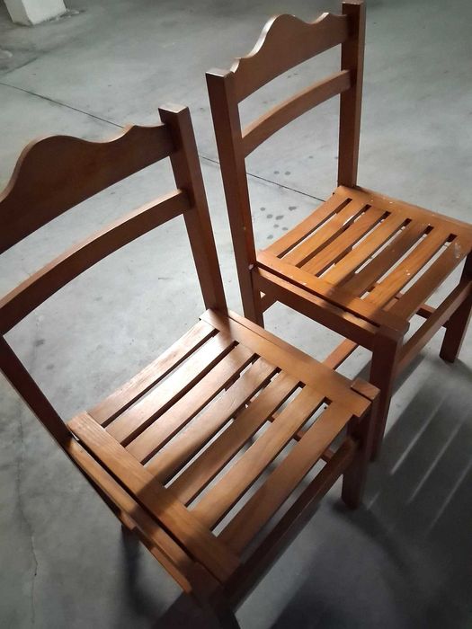Cadeiras em madeira maciça - leve