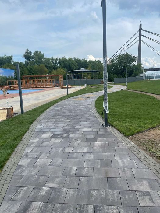 Укладка тротуарной плитки. Укладання тротуарної плитки. Доступные цены