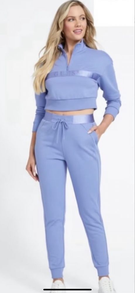 Продам костюм  Guess