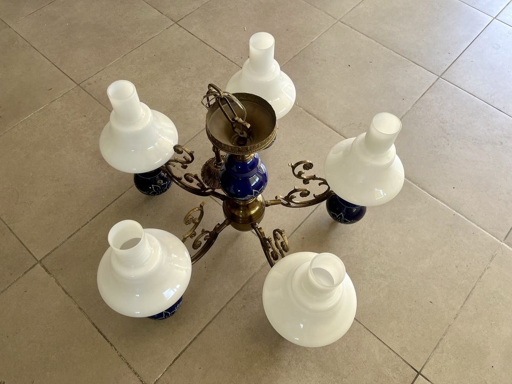 Candeeiro de tecto de metal e porcelana