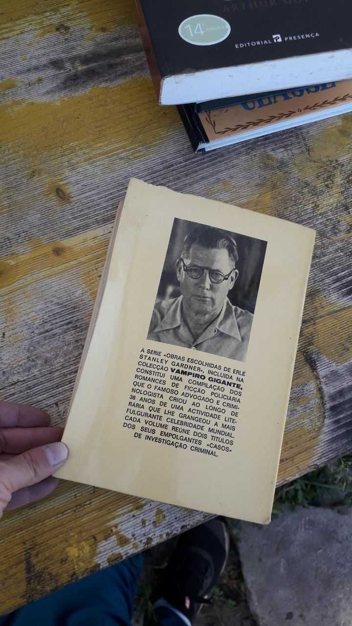 Livro O caso do canario coxo - Rapto e asassinio de E. Stanley Gardner