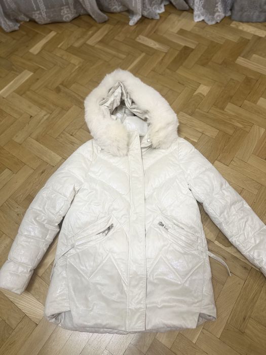 Продам зимову куртку б\у ,хорошої якості,підійде на розмір с-м.