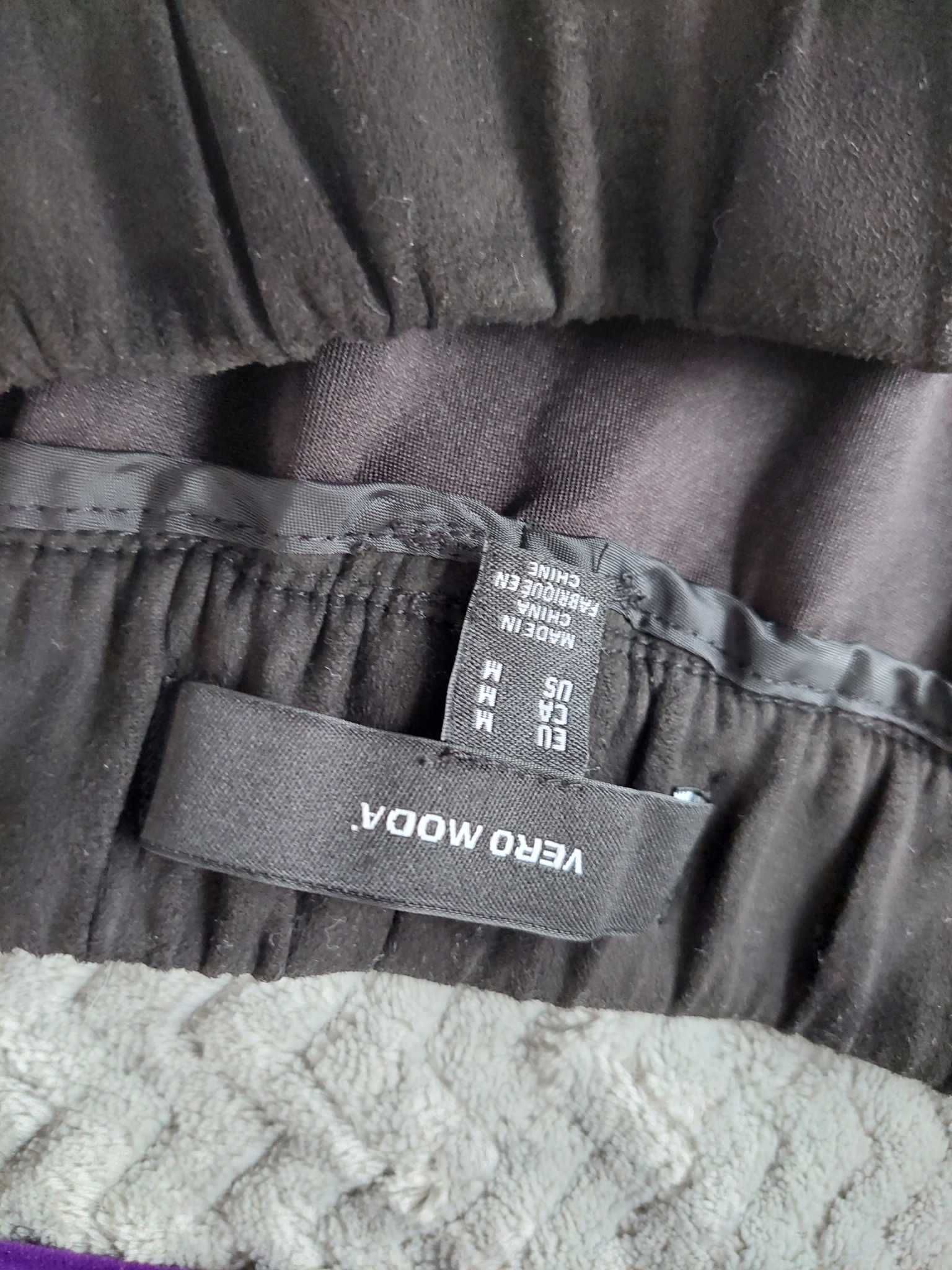 Czarna spódnica na gumkę rozmiar M Vero Moda