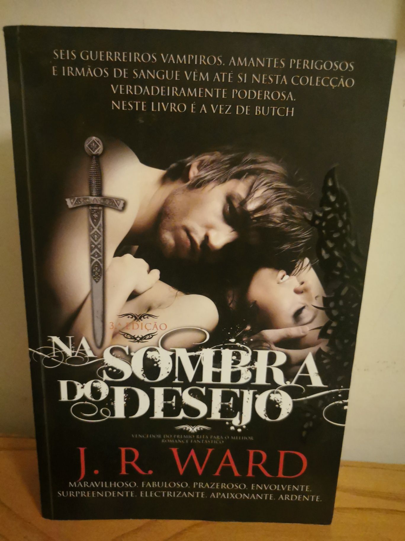 Livro de romance J. R. Ward