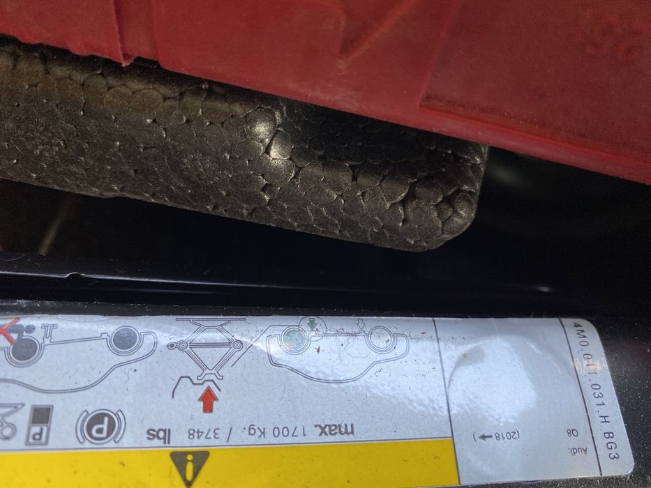 Домкрат audi q8 4m8012109