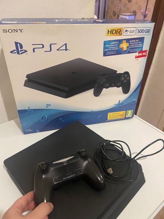 Ps4 com comando e caixa