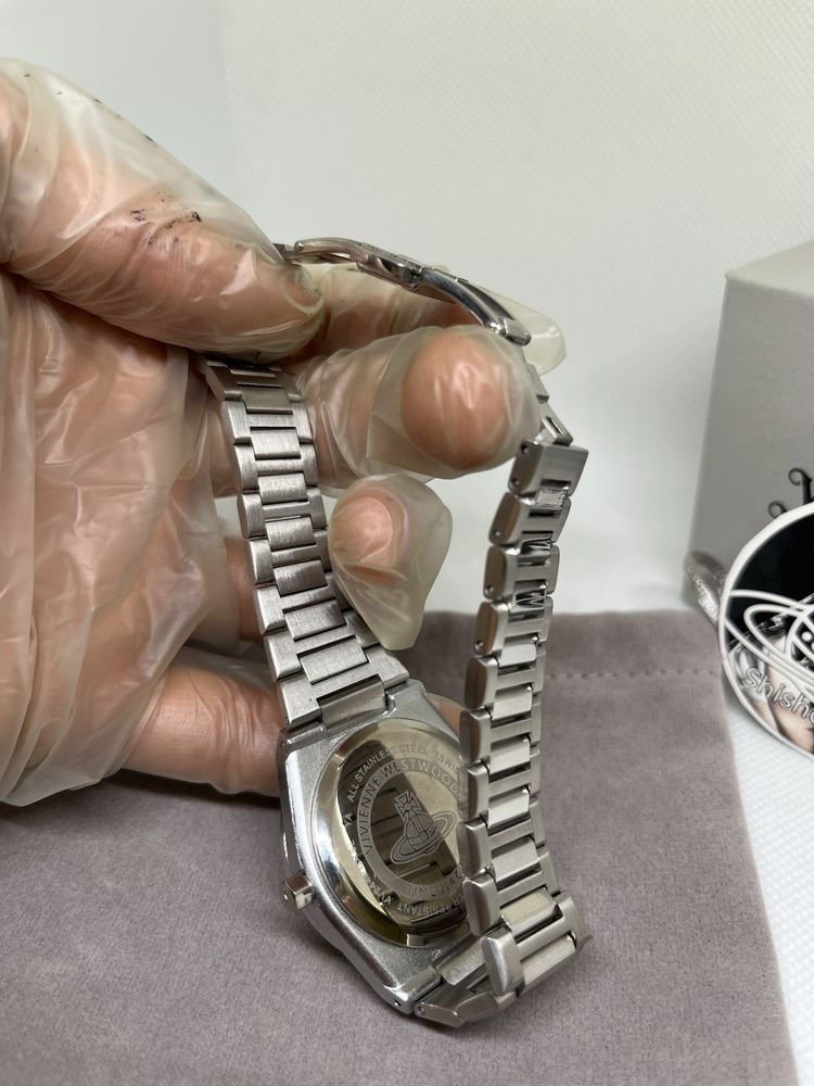 Годинник vivienne westwood time machine