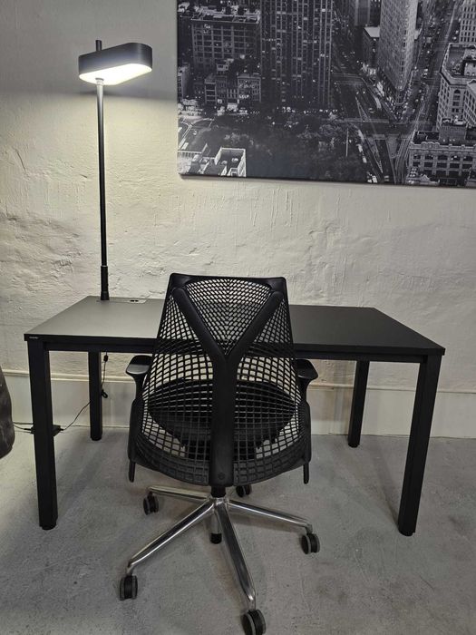 Biurko Premium Nowy Styl 140x70 z USB i lampą