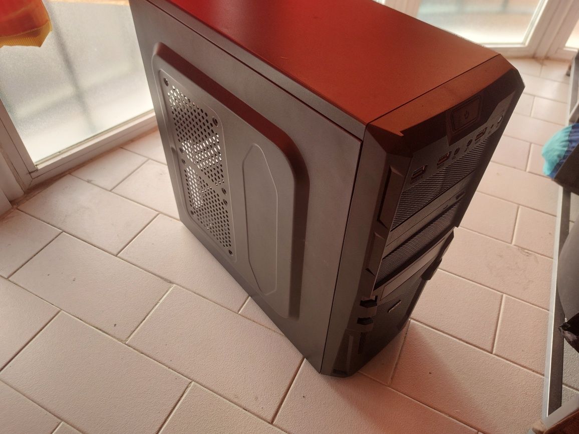 Vendo caixa pc nox com leitor dvd