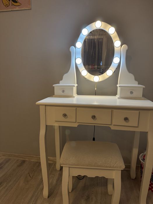 Toaletka używana ze śladami