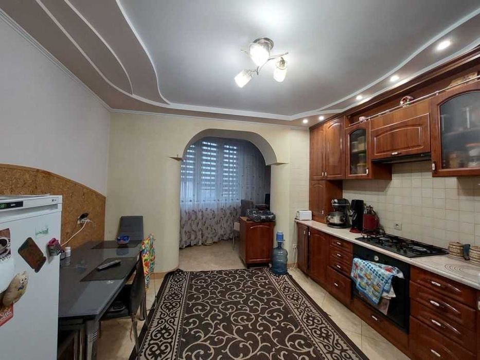 Зарічанська! 2к з ремонтом! 72м2