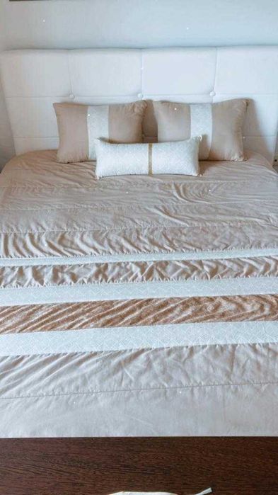 Cama pele branca linda como nova, comprada á um ano, aceito propostas