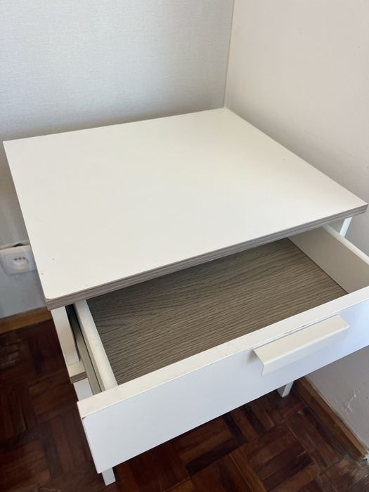 Mesas de cabeceira IKEA