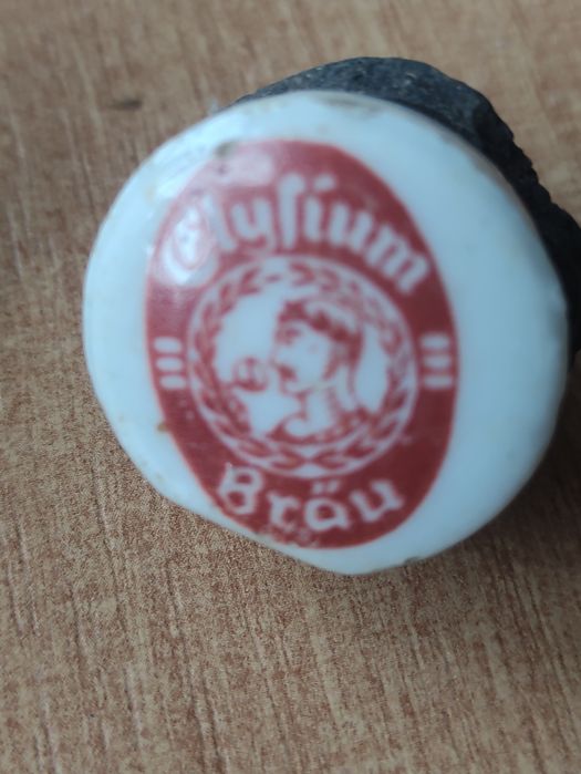 Zestaw trzech starych porcelanek