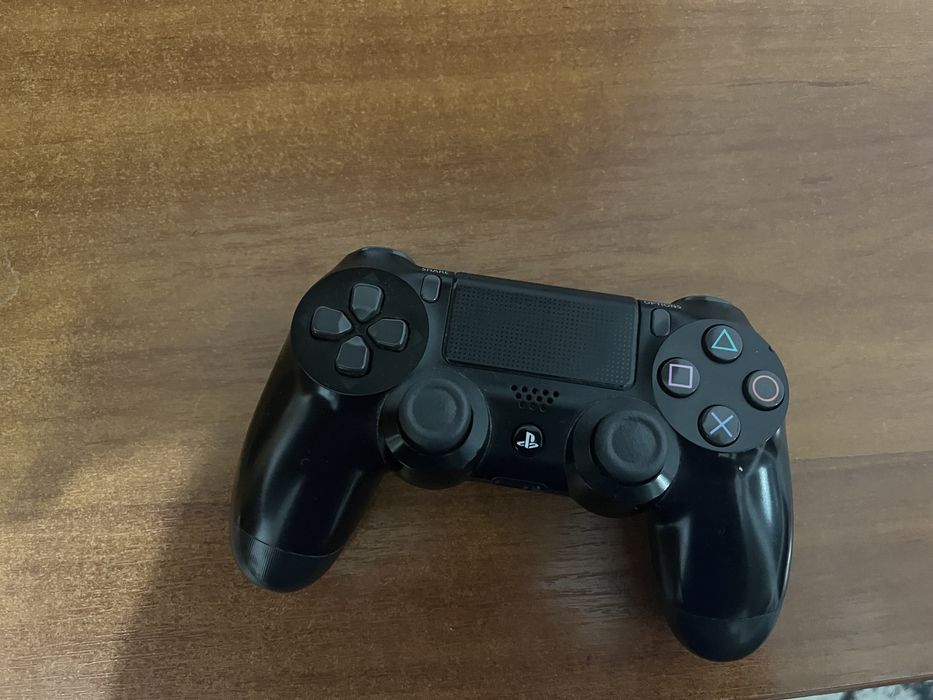 PS 4 на 1 трерабайт б/у стан ідеальний