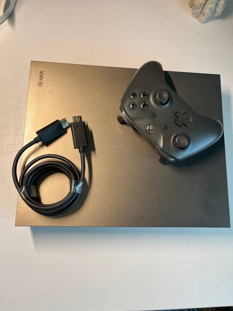 Продам Xbox 1 X 1tb