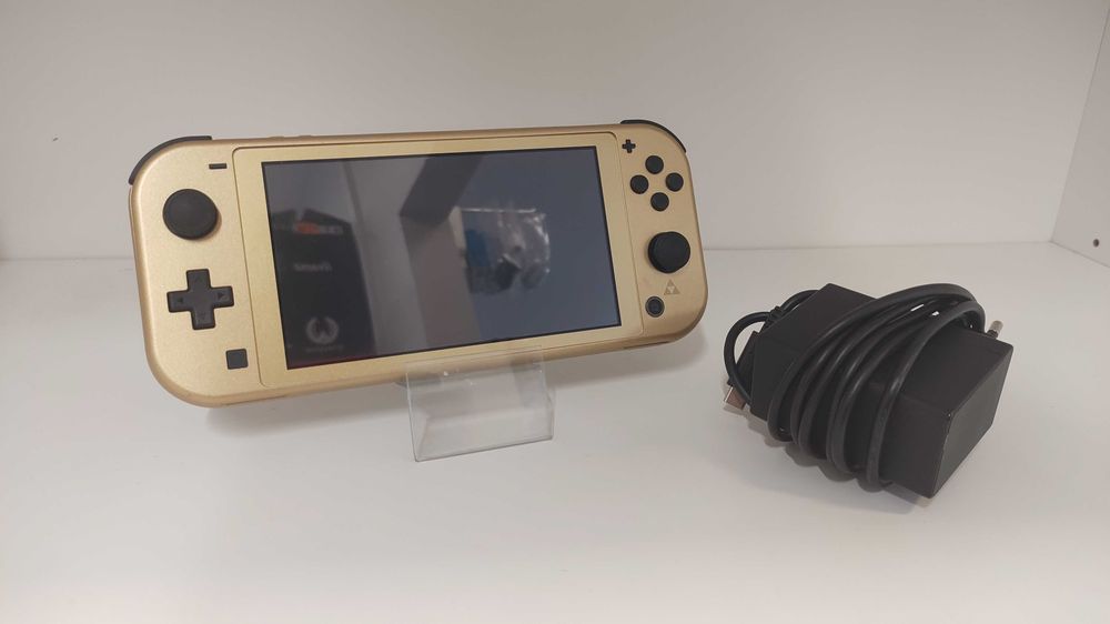 (BP) Nintendo Switch Lite Hyrule złota + Super Mario Bros + FC 25