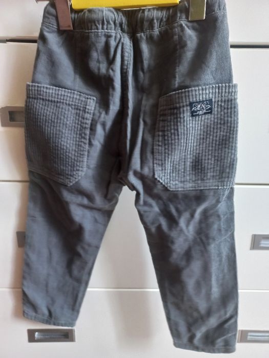 Spodnie sztruksowe Zara