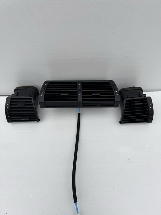 Пісдстаканники з шторкою.пластик салону. бмв х5 є53