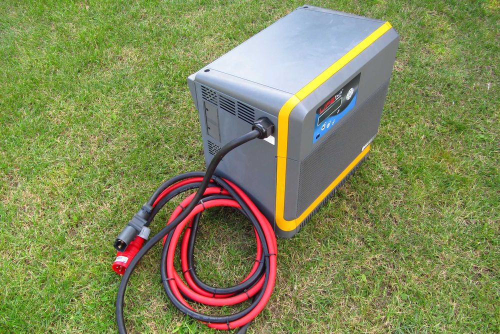 Prostownik Ładowarka baterii trakcyjnych  HAWKER 6 MODUŁOWY