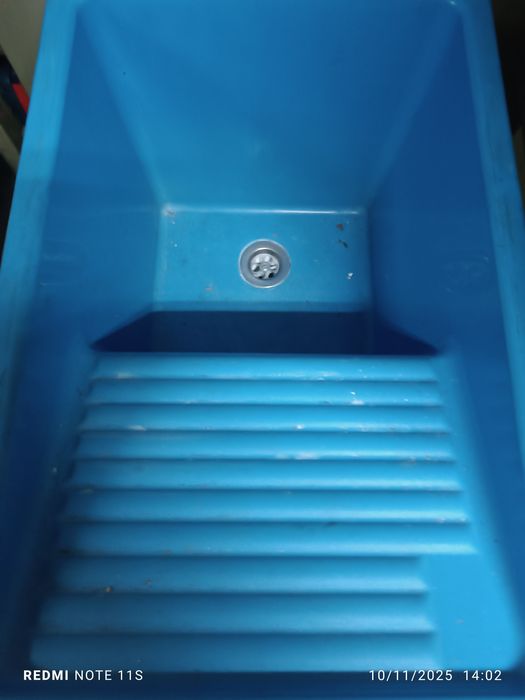 Tanque em plástico com arrumação