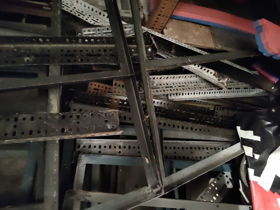 solidne regały stalowe