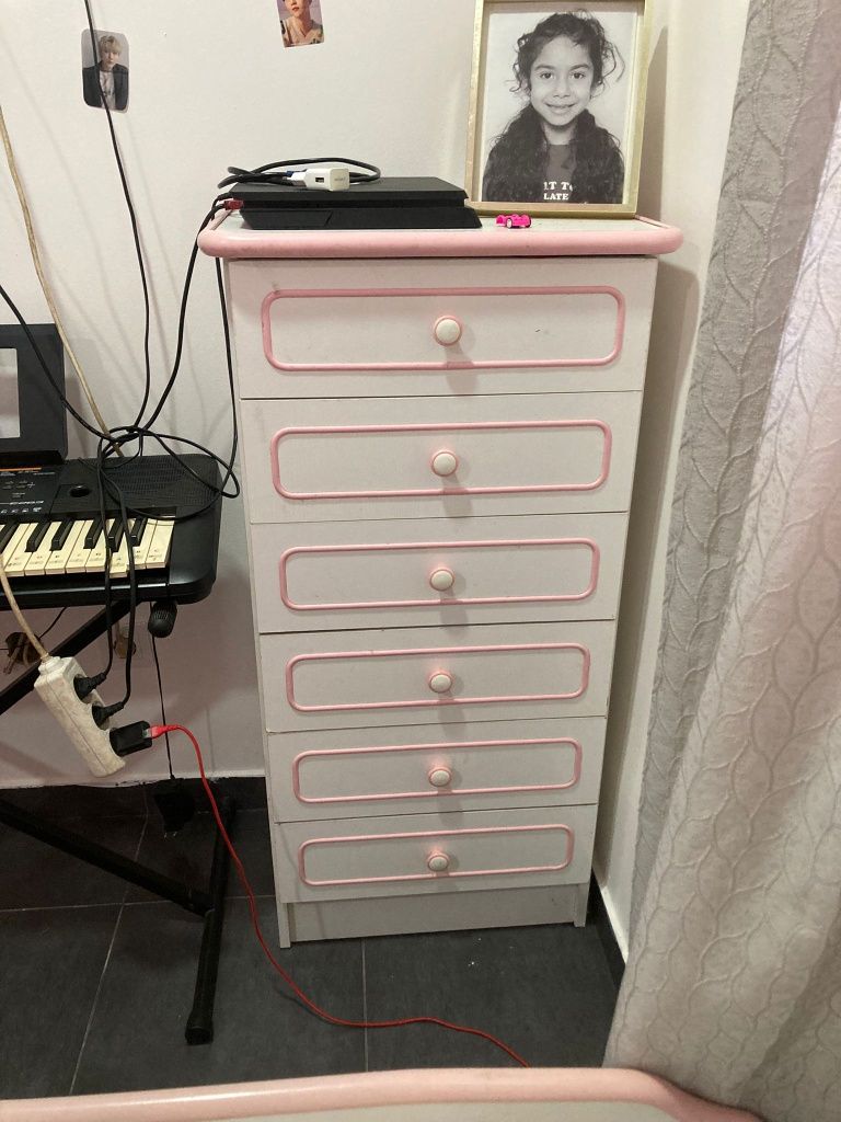 Quarto de criança cama sem colchão