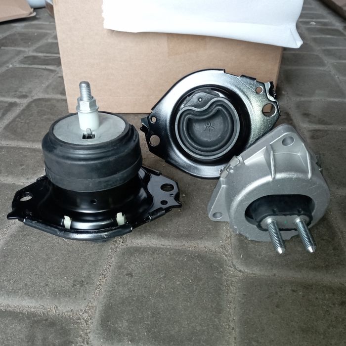 Подушка двигуна Jeep Grand Cherokee WK2 Dodge Durango