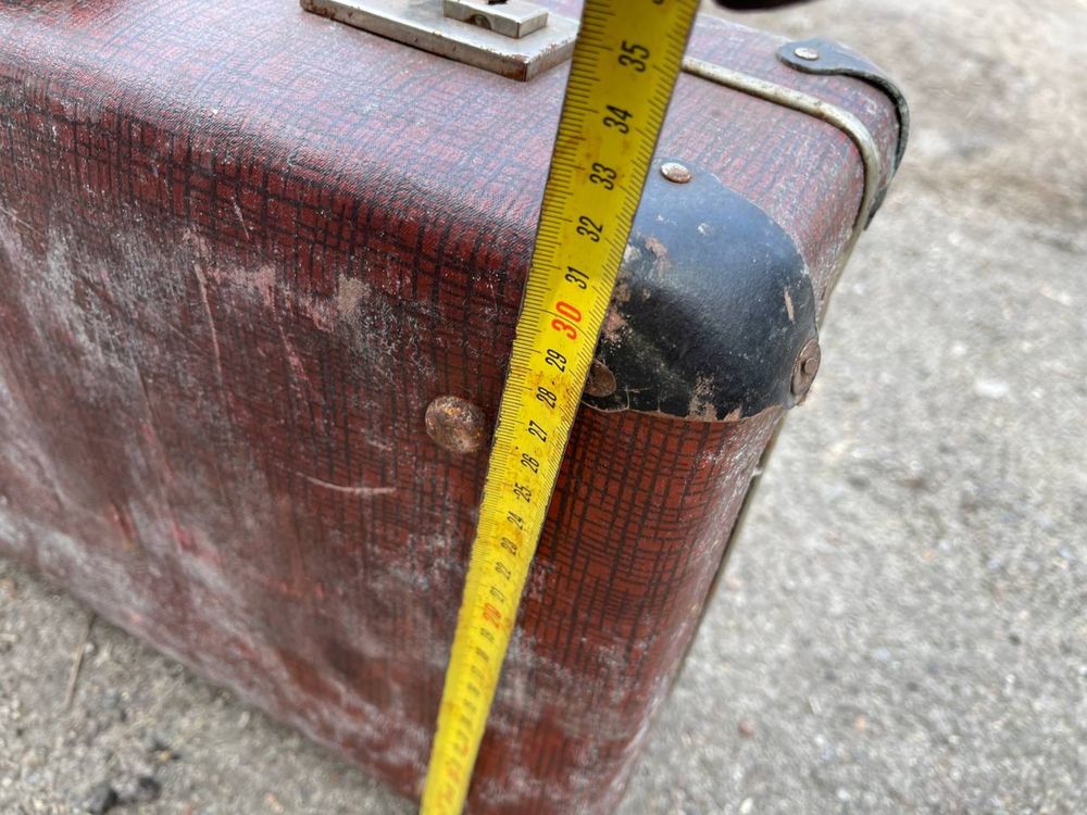 Старый винтажный чемодан дорожной сумка