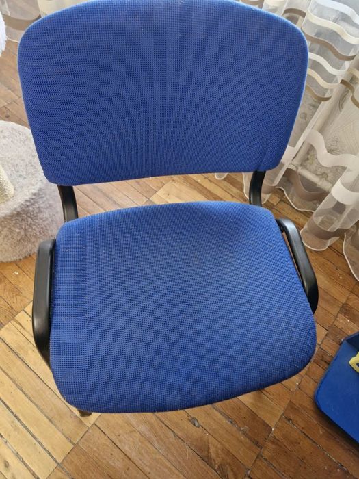 Продам стол компьютерный со стулом 1.000гр