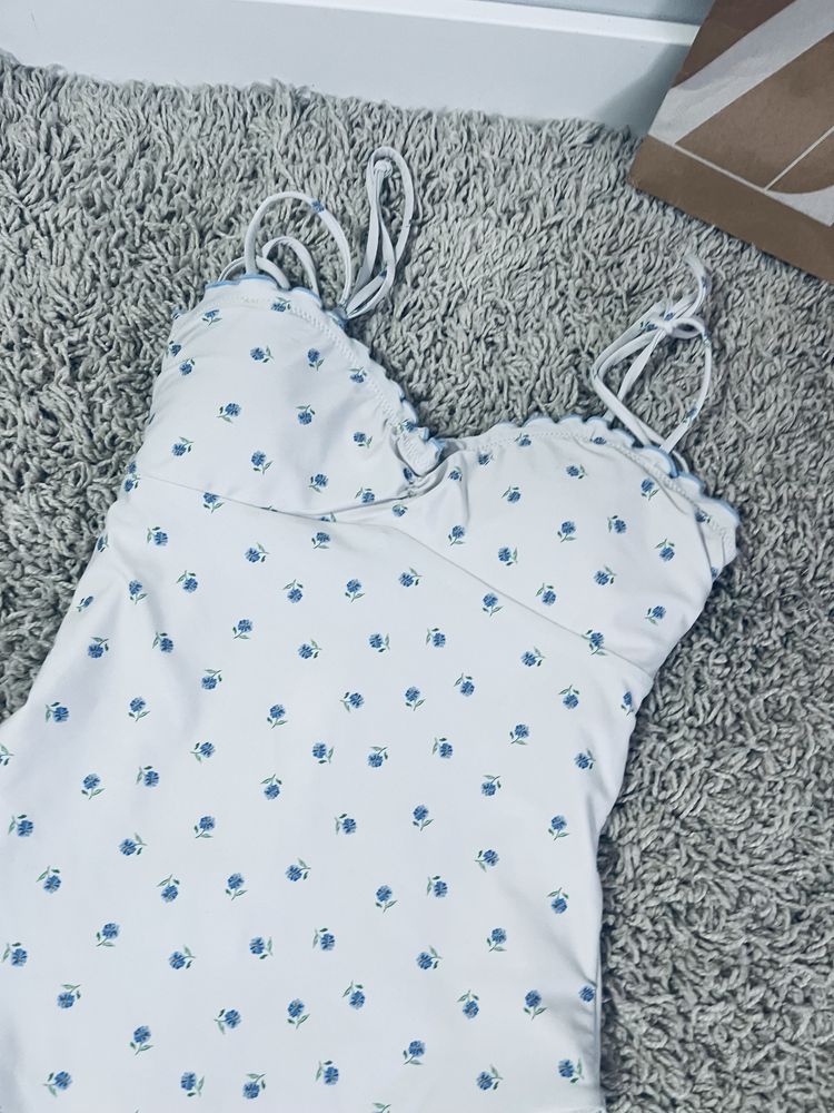 Bialy piekny stroj kapielowy jednoczesciowy damski rozm xs w stokrotki