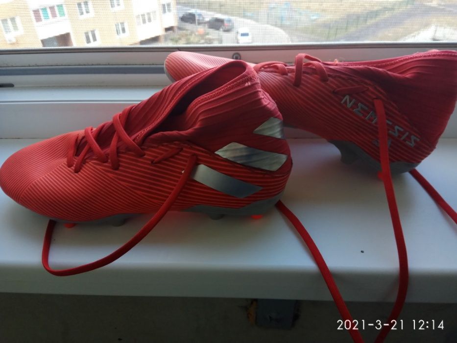 Продам б/у оригинальные бутсы Adidas (размер 39; 25 см)