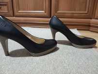 Buty szpilki na koturnie czarne Deichmann rozm 40
